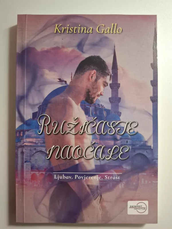 Ružičaste naočale / Kristina Gallo