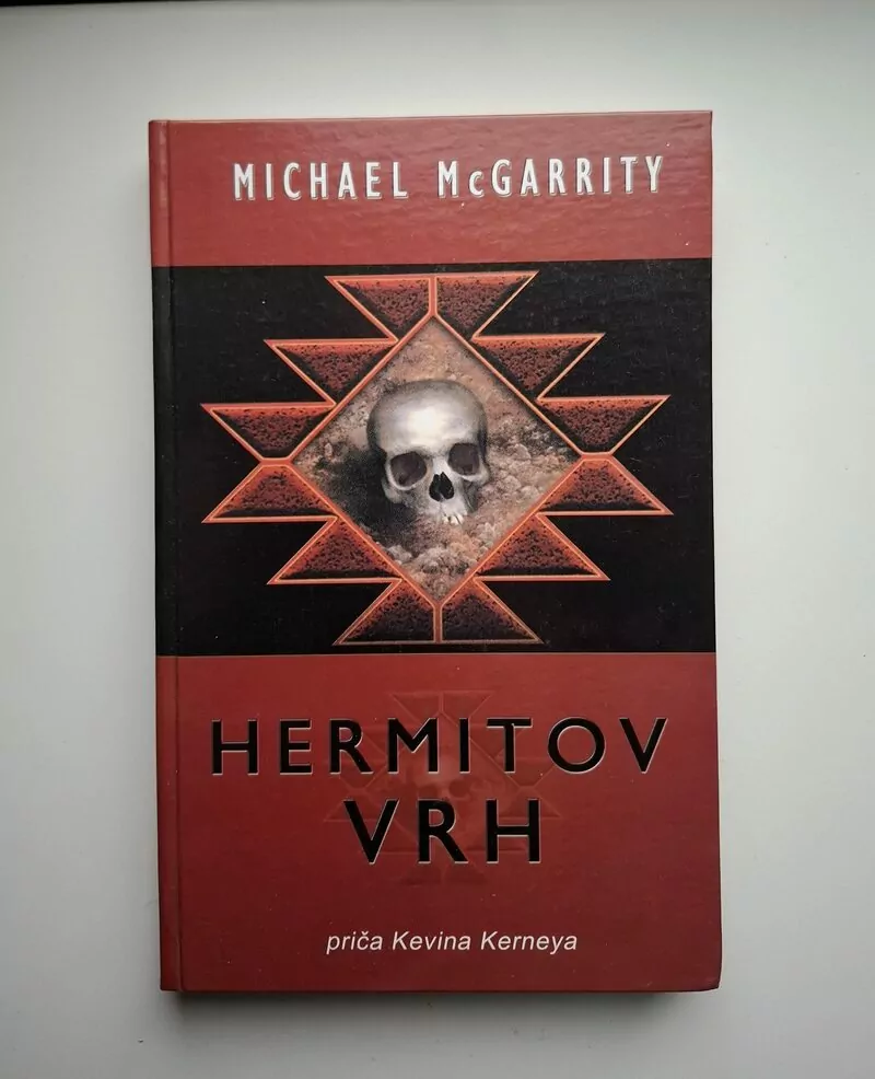 Hermitov vrh priča Kevina Kerneya - Michael McGarrity
