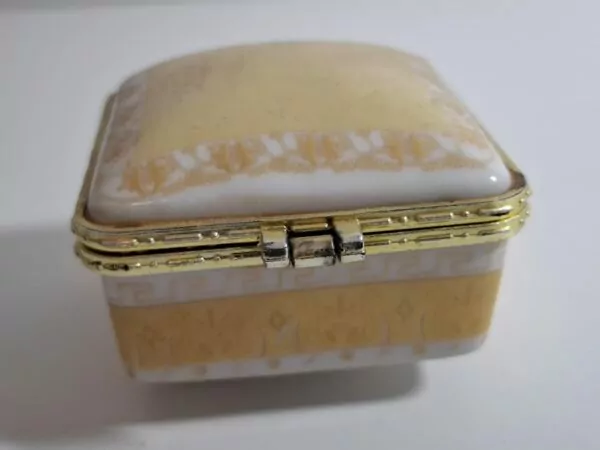 Porculanska istočnjačka trinket kutijica za nakit - islamska ornamentika - Slika 5