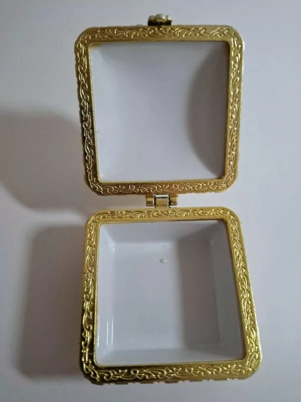 Porculanska istočnjačka trinket kutijica za nakit - islamska ornamentika - Slika 2