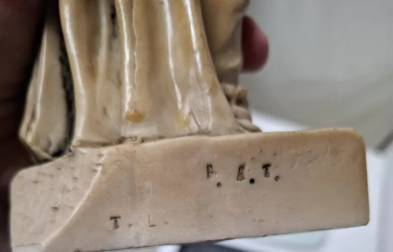 Venera iz Milosa - skulptura patinirani alabaster , signatura T.L. PAT - Slika 6