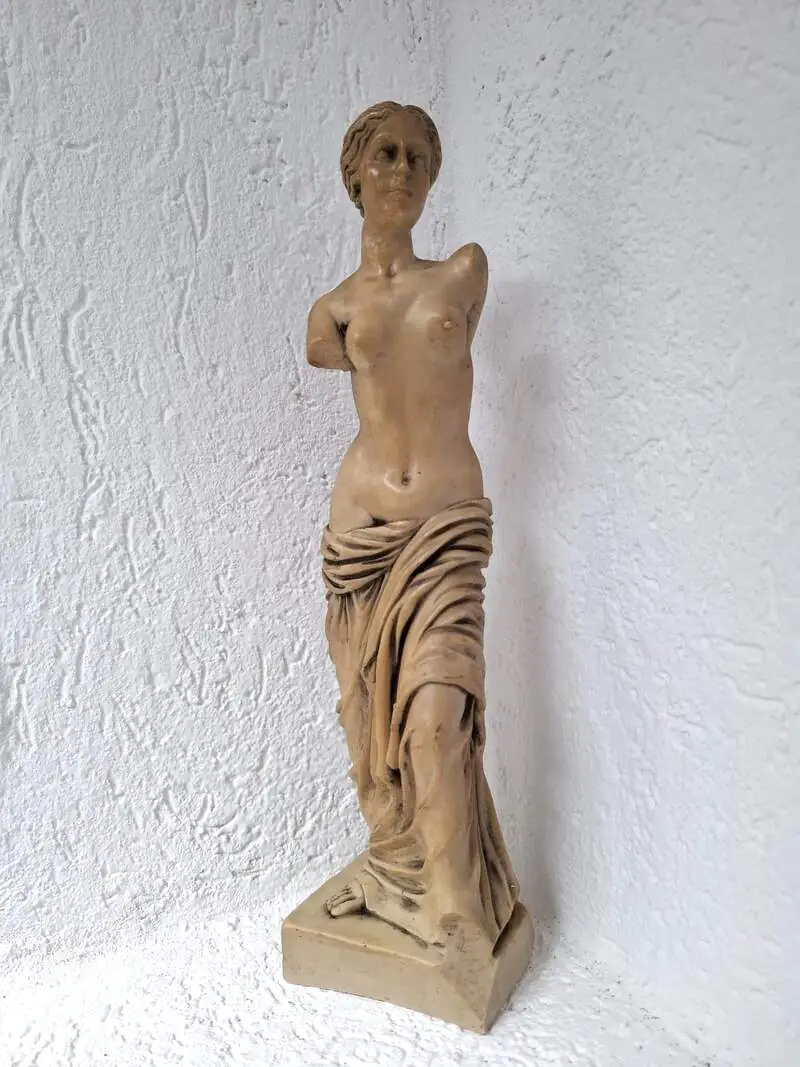 Venera iz Milosa - skulptura patinirani alabaster , signatura T.L. PAT - Slika 5