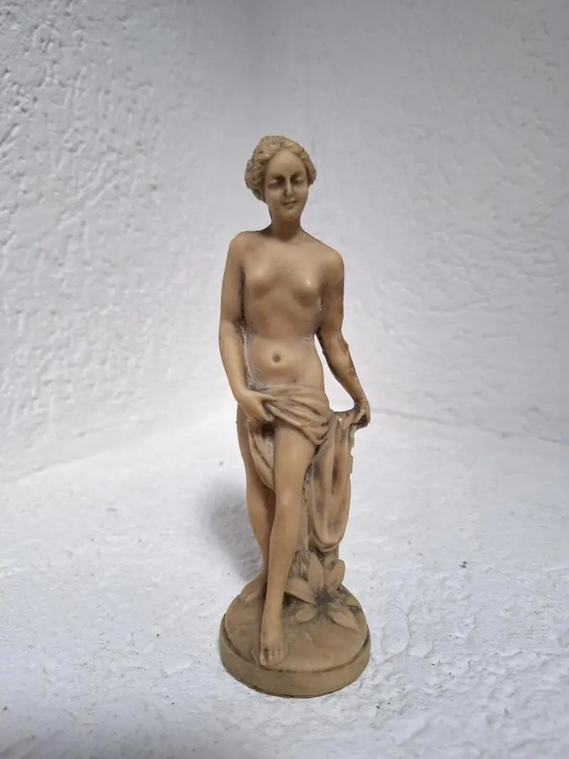 Vintage statua Venera se kupa prema G. Ruggeriju (resin alabaster)