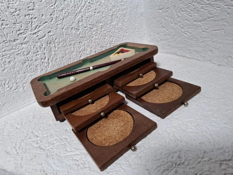 Vintage Enesco bilijarski stol - kolekcionarski set podmetača za čaše u obliku bilijarskog stola iz 1970-ih - Slika 2