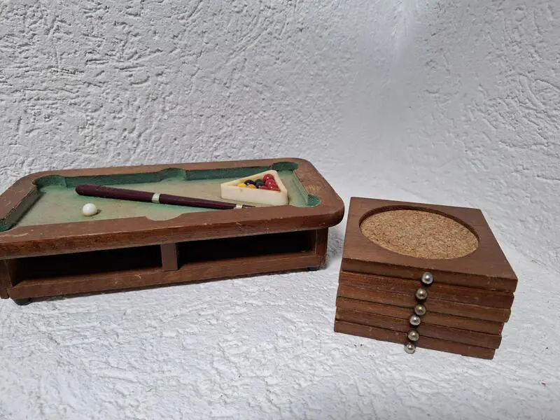 Vintage Enesco bilijarski stol - kolekcionarski set podmetača za čaše u obliku bilijarskog stola iz 1970-ih - Slika 4