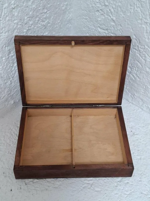 Drvena kutija s metalnom pločom likom vladara - poljski princ Wacław Płocki dimenzije 16 x 12 cm - Slika 3