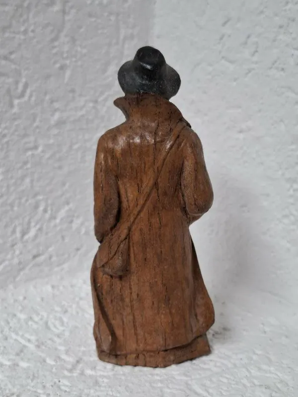 Pastir sa psom - švicarska rezbarena figura Schwarzwald stila - Slika 2