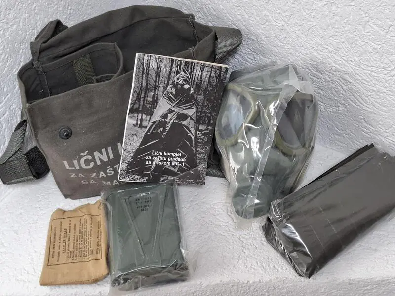 Lični komplet za zaštitu građana sa maskom MC.1 - JNA - Slika 2