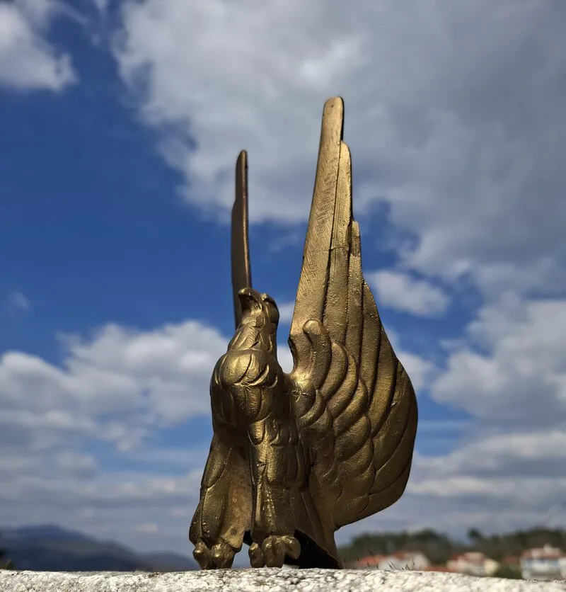 Dekorativna statua orla izrađena od mesinga , eagle lectern stil