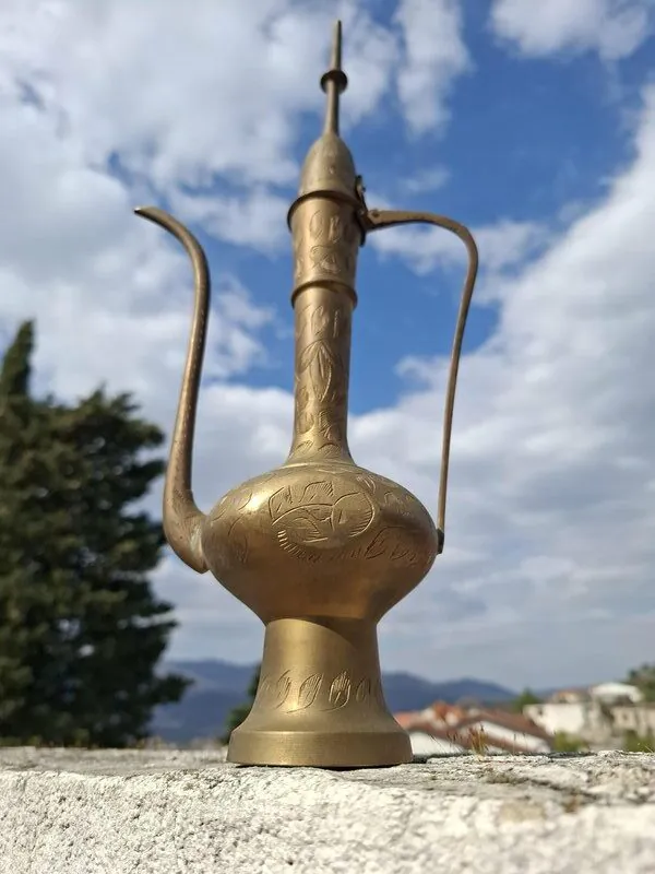 Orijentalni ibrik čajnik od mesinga (Aftaba Surhi) ručno graviran