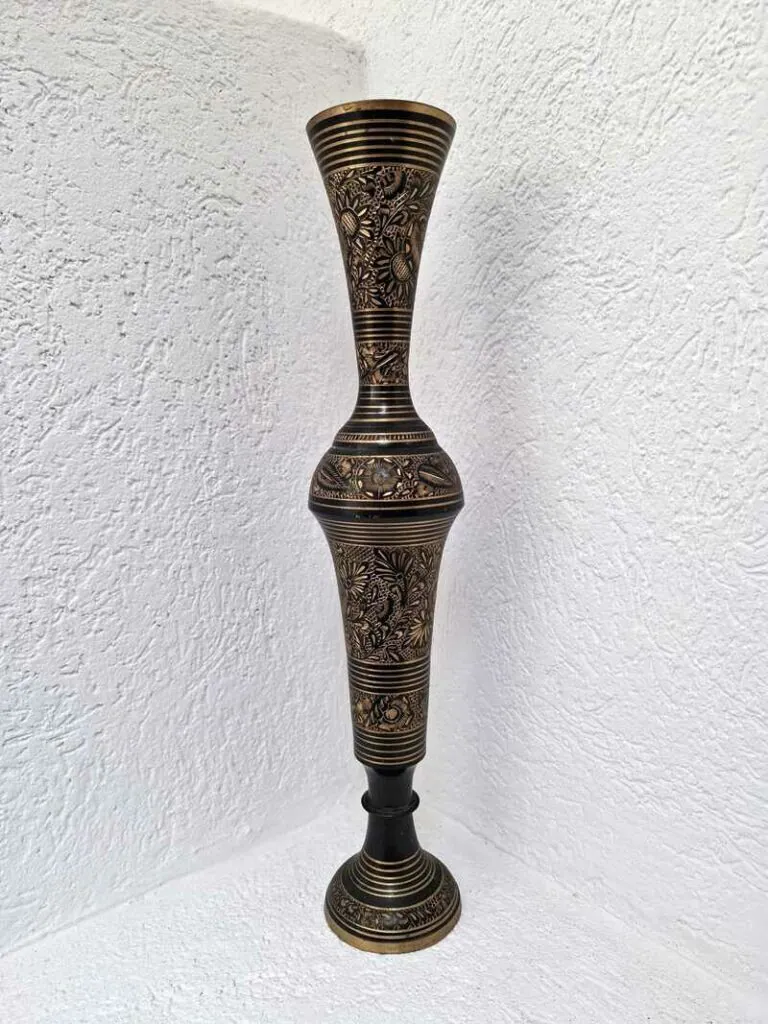 Ručno gravirana mjedena vaza iz Indije - Mughal style